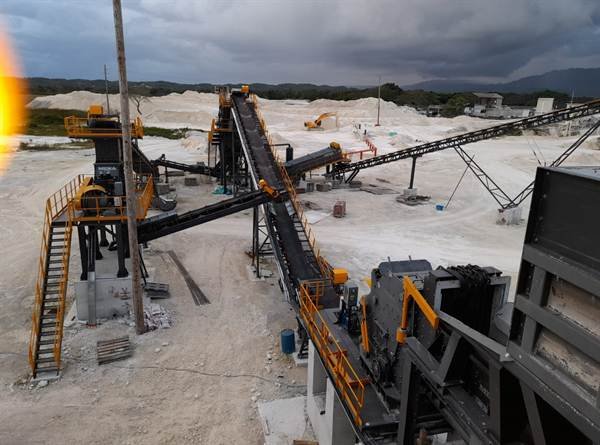 Industrial batching plant with conveyor systems